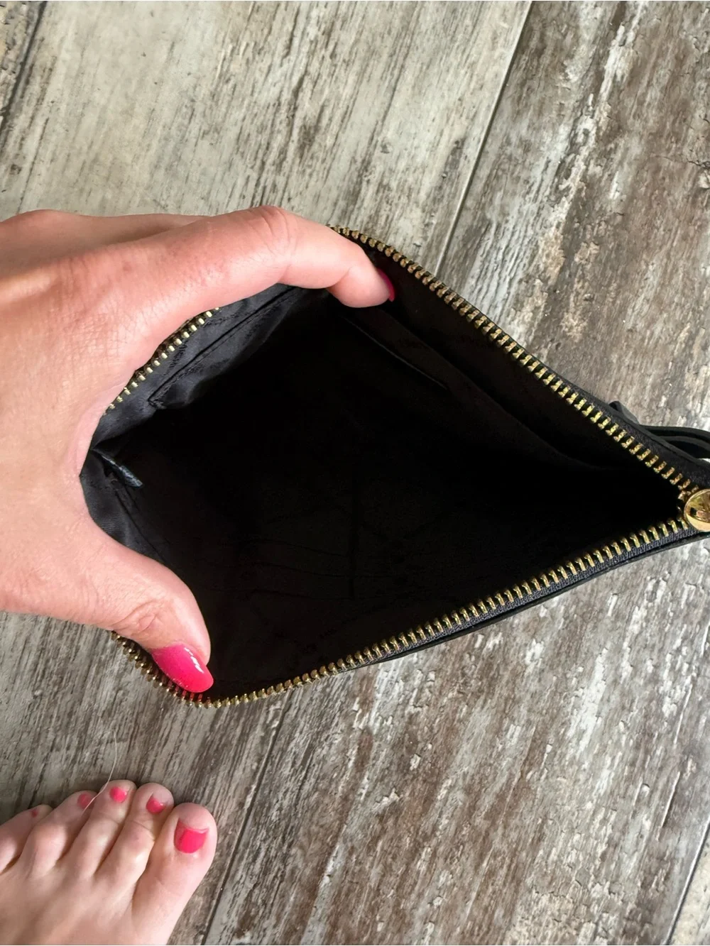 Michael Kors black pebbled leather jet set wristlet purse - gold logo.